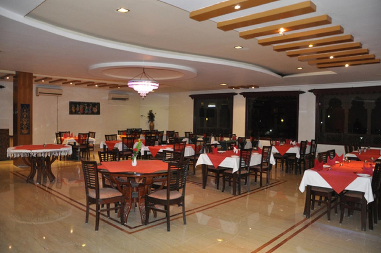 Hotel Padmini Chittorgarh Exteriör bild
