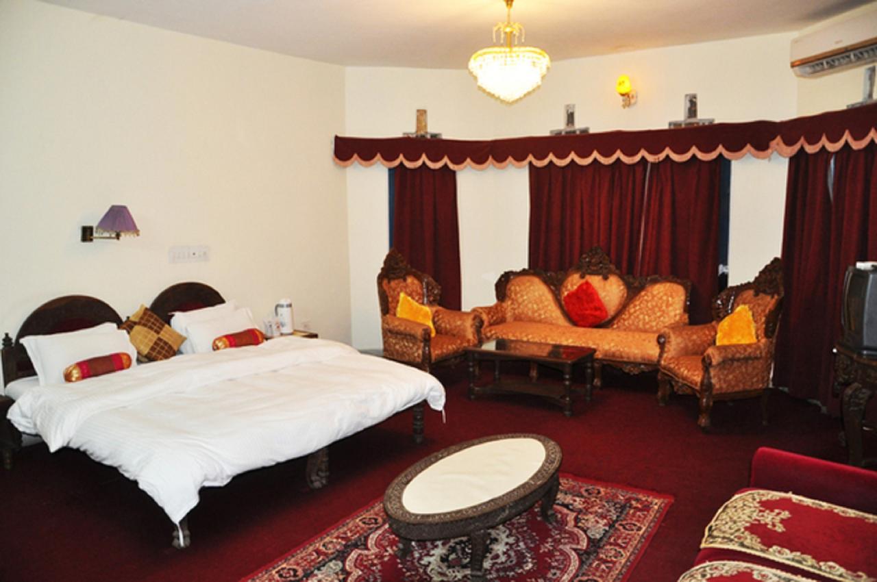 Hotel Padmini Chittorgarh Exteriör bild