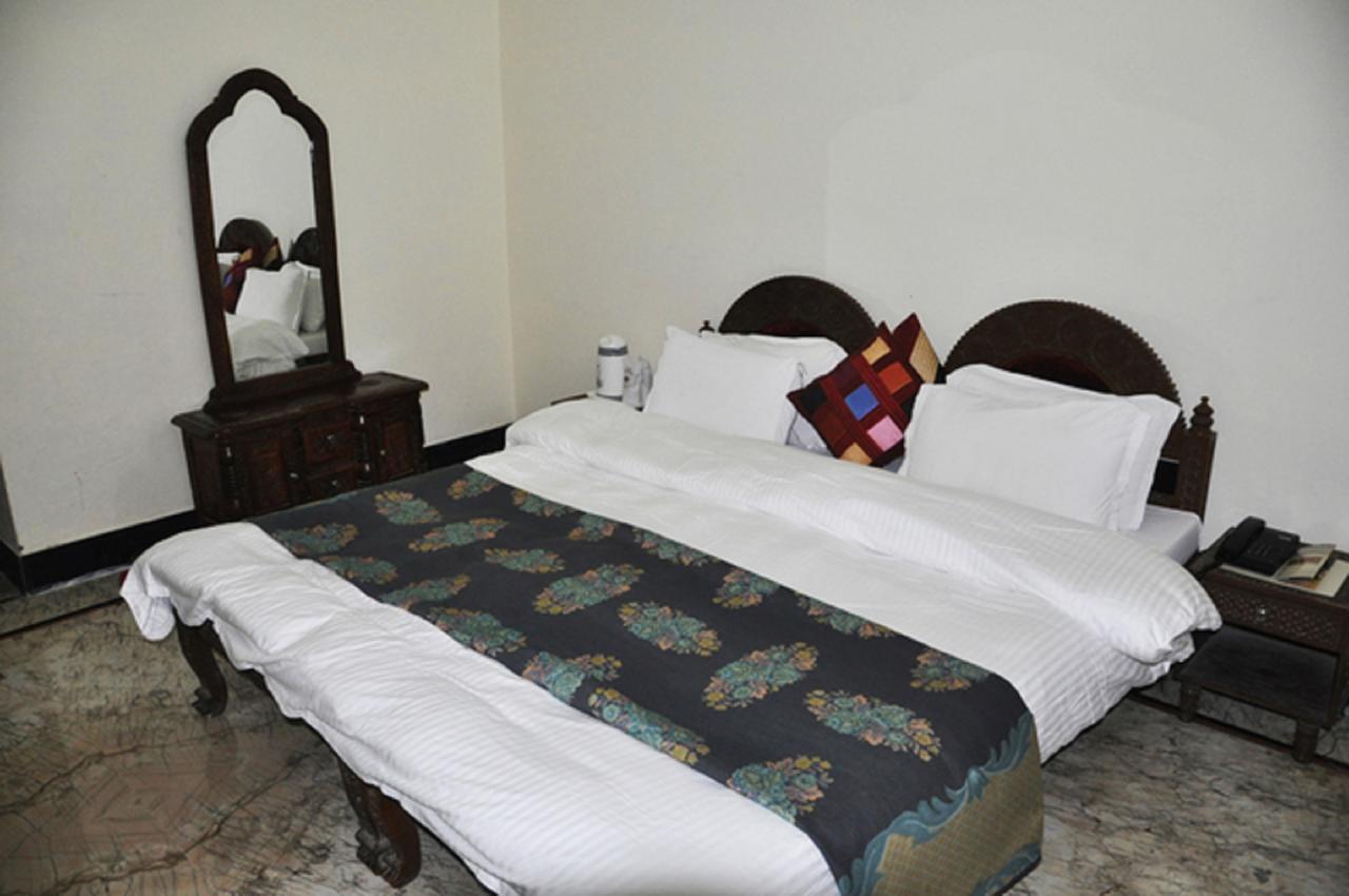 Hotel Padmini Chittorgarh Exteriör bild